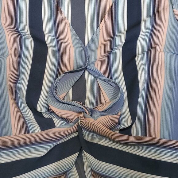 Candie's junior short sleeve wrap top - Picture 7 of 9